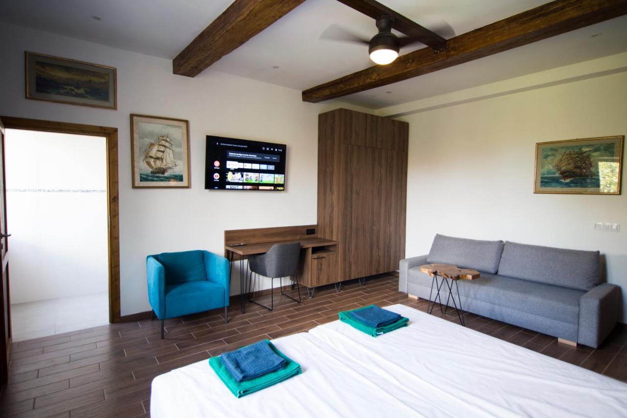 Luxurio Rooms With Baths 利沃诺 外观 照片