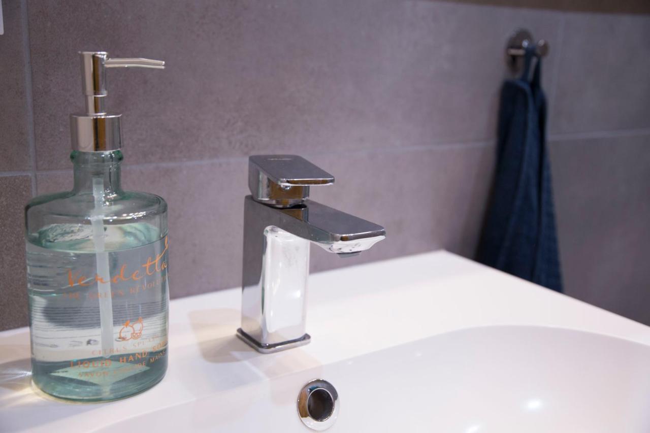 Luxurio Rooms With Baths 利沃诺 外观 照片